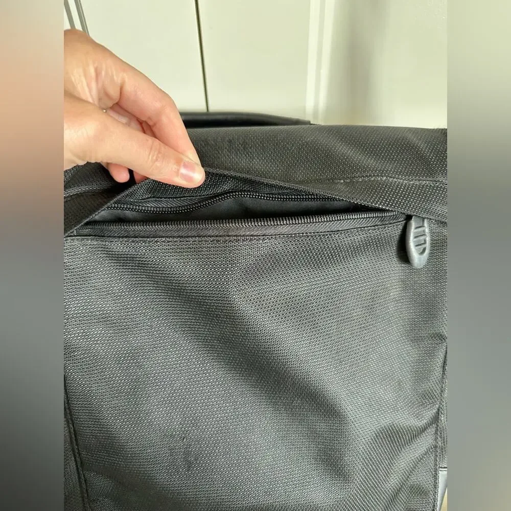 TUMI Black Crossbody Messenger Expandable Bag Purse Nylon With Leather Trim